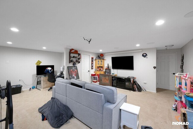 Building Photo - Spacious 4BR House in Aurora