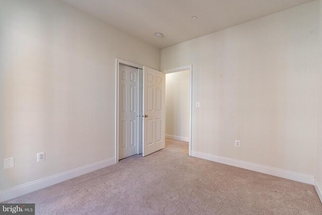 Building Photo - 705 Captains Way
