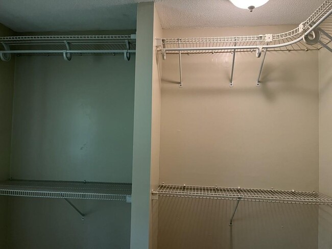 Building Photo - 549 Alpine Way