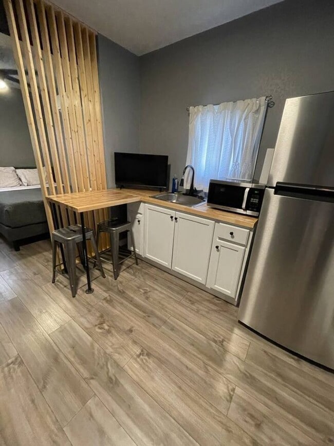 Building Photo - 2404 Thornton Rd