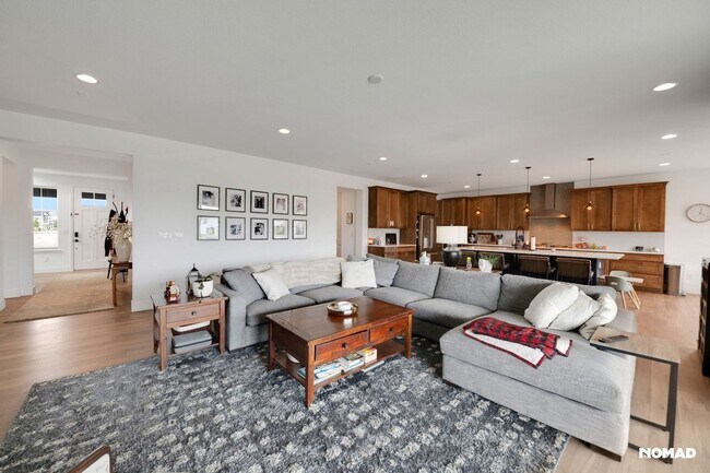 Building Photo - Spacious 5BR House in Littleton