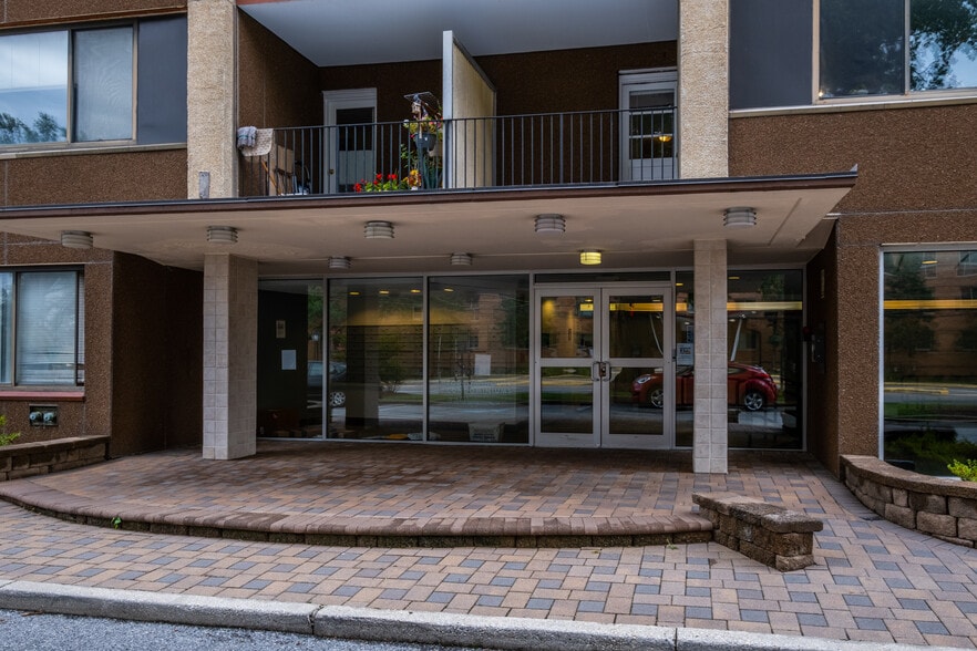 Entrance - 4401 Lee Hwy