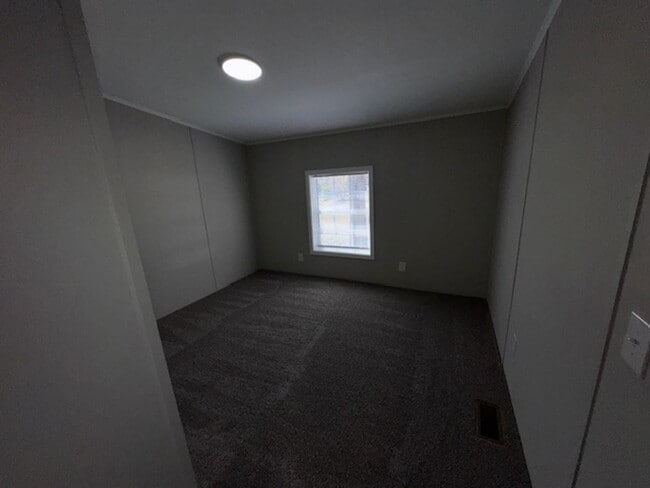 Building Photo - Discover this well-maintained 3-bedroom, 2-bath home in Lincolnton, NC,