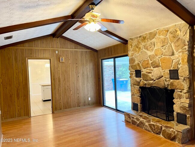 Building Photo - 5391 Golf Course Dr