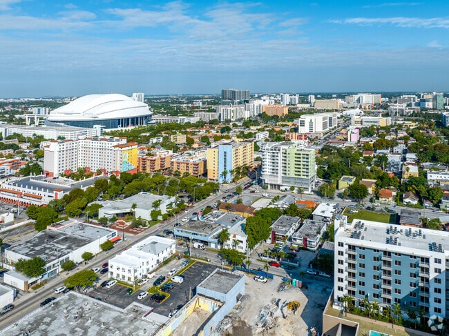 218 NW 12th Ave Miami, FL 33125 - Diamond Tower