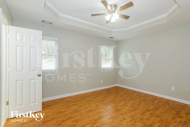 Building Photo - 205 Lakefront Dr