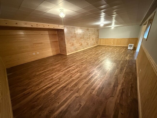 Building Photo - 3 Bed 2 Bath Home