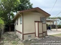 Building Photo - 1334 W Lullwood Ave