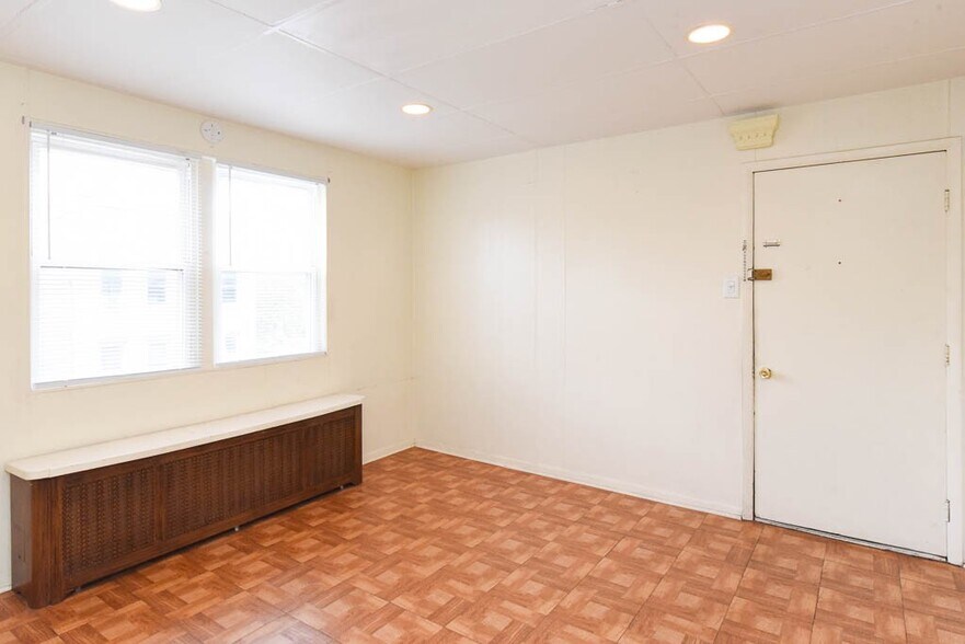 Building Photo - 3734 W Wabansia Ave