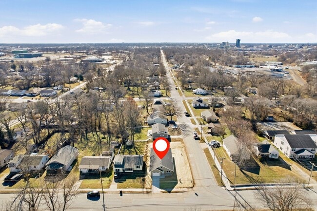 Building Photo - 1342 E Blaine St