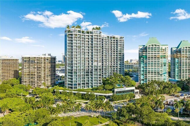 Building Photo - 2831 S Bayshore Dr