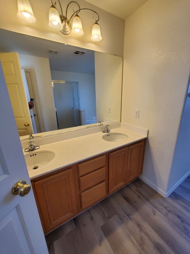 Building Photo - Summerlin 3/2.5 with huge loft