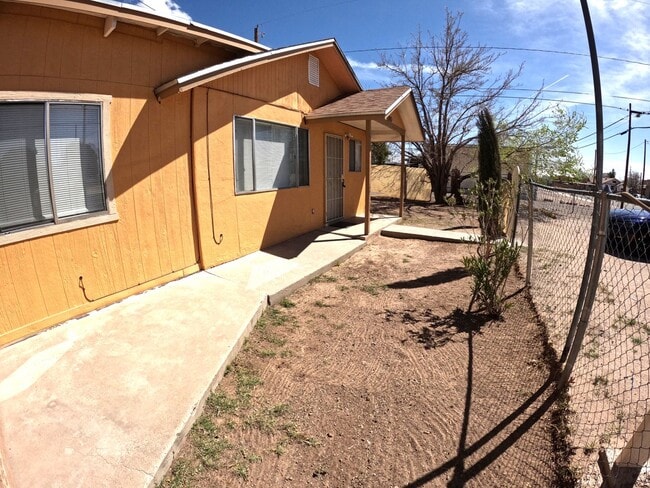 Building Photo - 620 2nd St