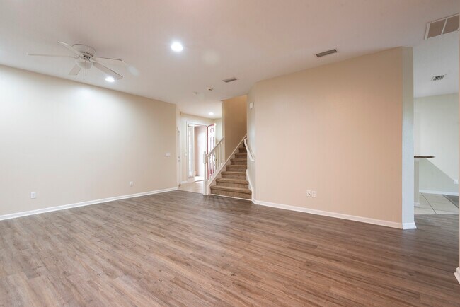 Building Photo - 253 Catriona Dr
