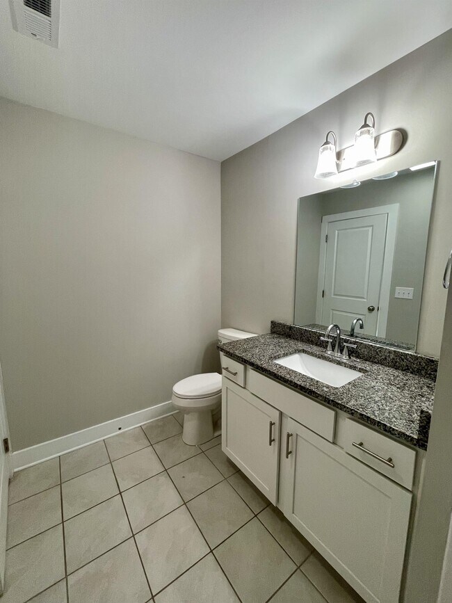 Building Photo - 93 Warwick Dr