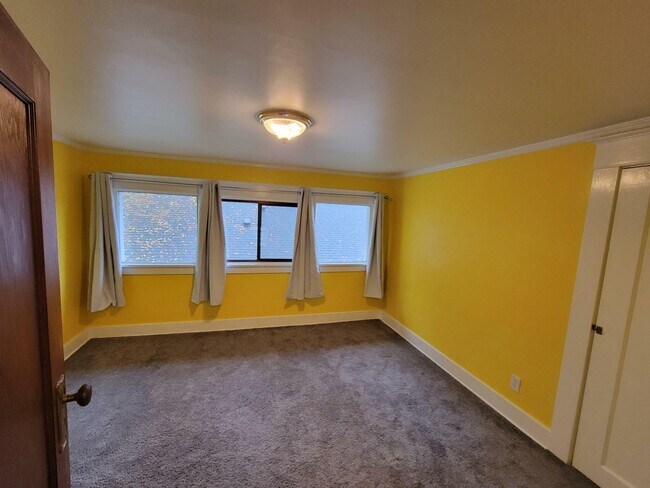 Building Photo - 3709 Hoyt Ave