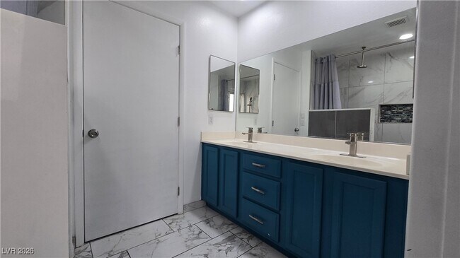 Building Photo - 5205 El Castano Ave