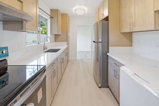 Building Photo - Freshly Renovated 3BR/2BA Home with 2-Car Carport