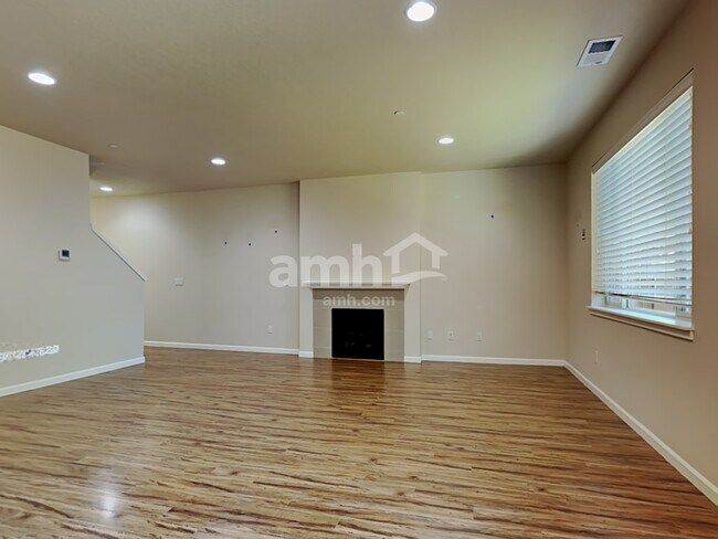 Building Photo - 3208 NE 75th St