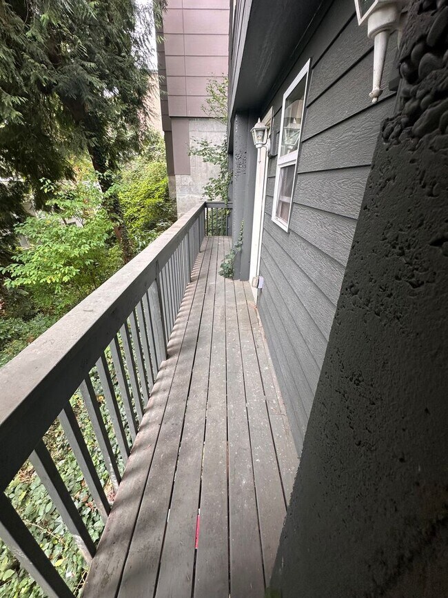 Building Photo - Bungay 22nd Ave Apartments - UW