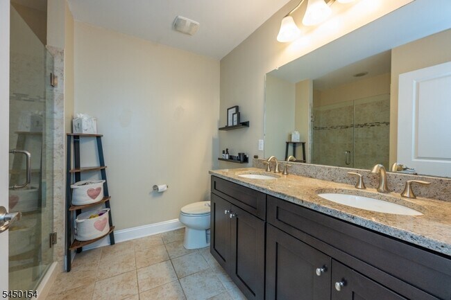 Building Photo - 63 Red Oak Ct