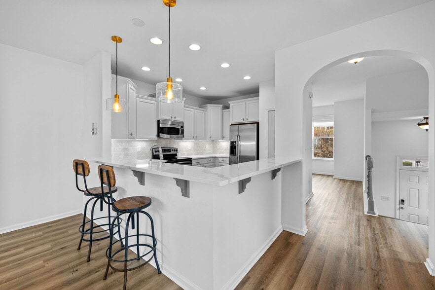 Building Photo - 10122 Glen Autumn Rd