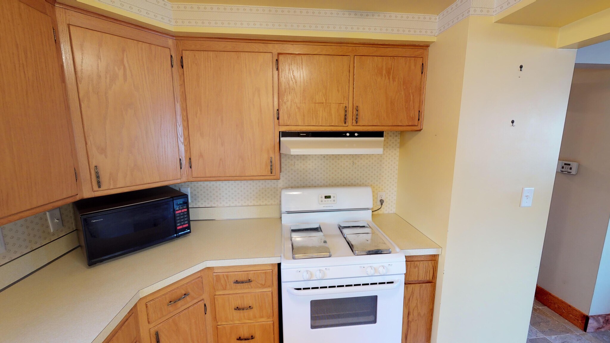 Building Photo - 907 E Harding Dr