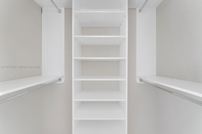 Building Photo - 16275 Collins Ave