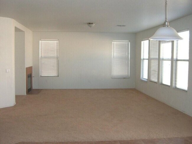 Building Photo - 6907 S Emerald Pl