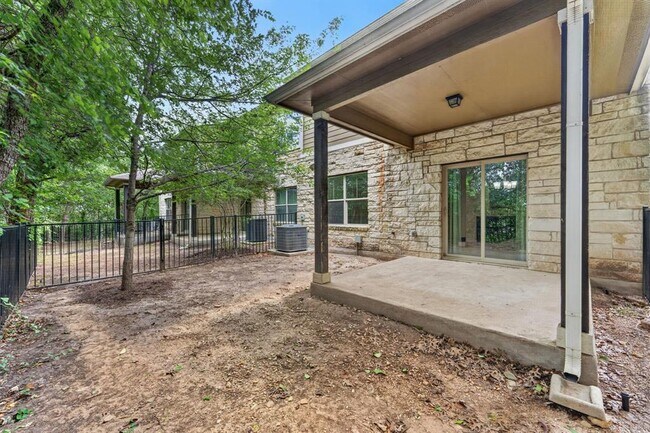 Building Photo - 516 E Slaughter Ln