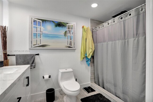 Building Photo - 7921 Sanibel Dr