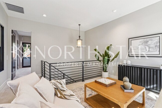 Building Photo - Luxury Living in the Heart of Lake Oswego: Stylish 3-Story Townhouse