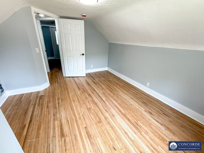 Building Photo - 3210 S 48th St