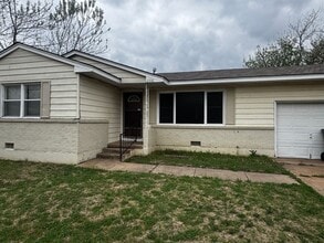 Building Photo - 2330 NW 35th- AVAILABLE NOW!