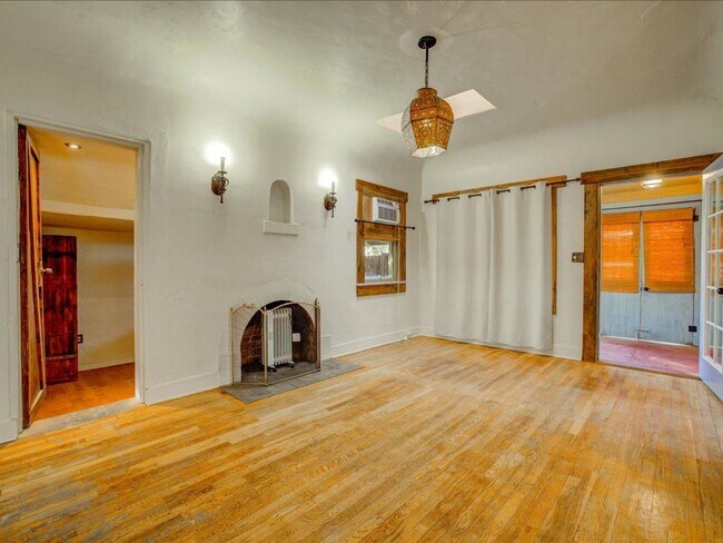 Building Photo - 2 Bedroom 2 Bathroom