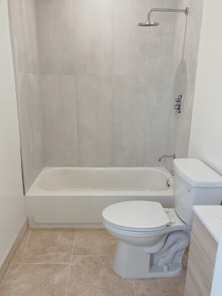 New bathroom - 1154 Cypress Ave