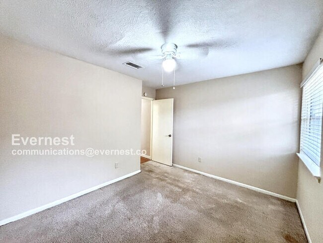 Building Photo - 15231 Cabots Landing Dr