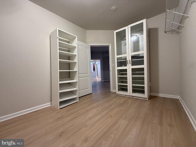 Building Photo - 407 Carson Terrace