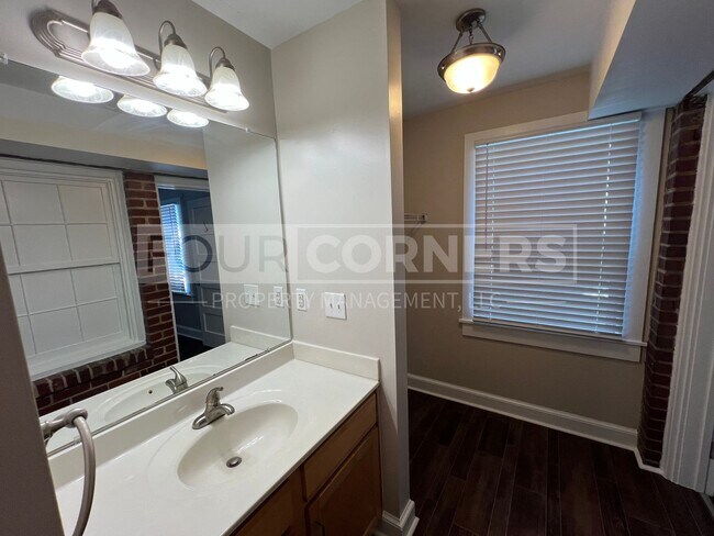 Building Photo - Charming 2 Bedroom 2 Bath in Historic Building