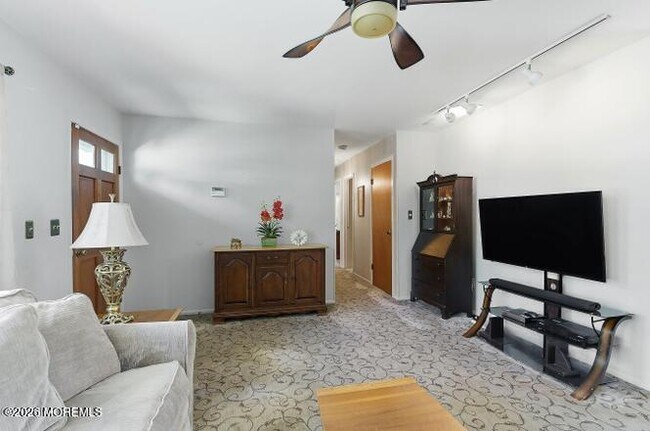 Building Photo - 1163 Manor Dr