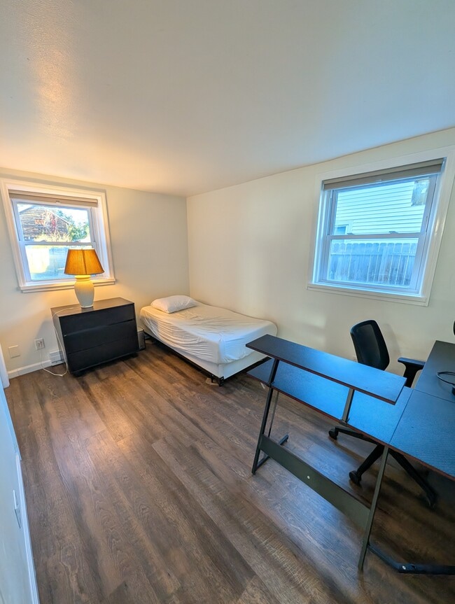 Building Photo - 13 W Market St