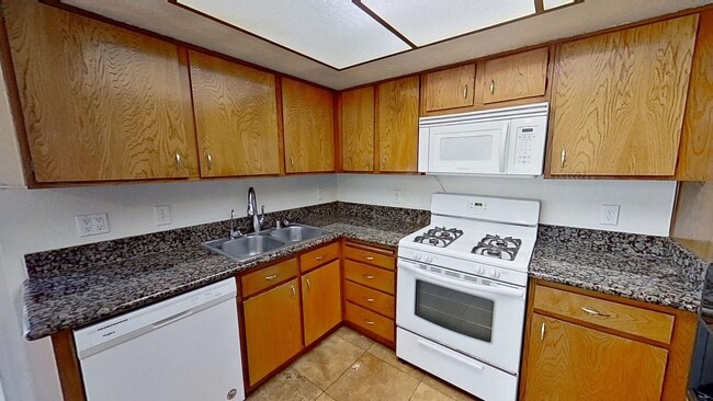 Building Photo - 4670 Ranchview Cir