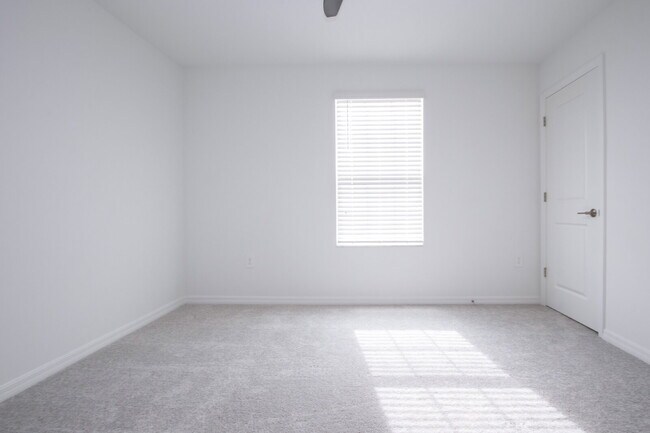 Building Photo - Lakeside Luxury in Parrish - 5 Bedroom BRA...