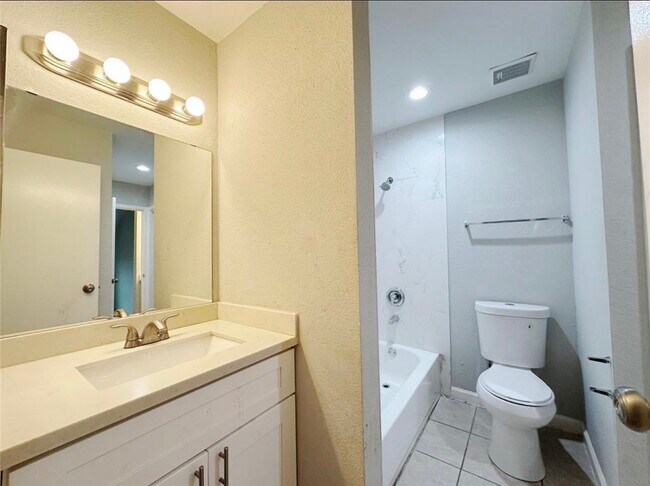 Building Photo - 8717 Victorian Village Dr