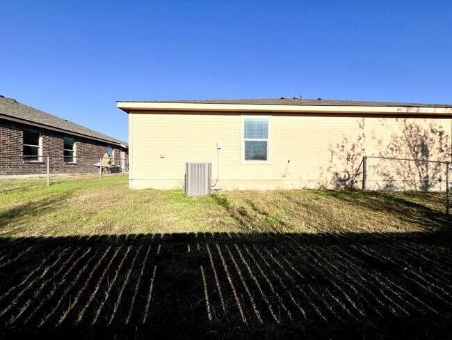 Building Photo - 1519 Justin Lp