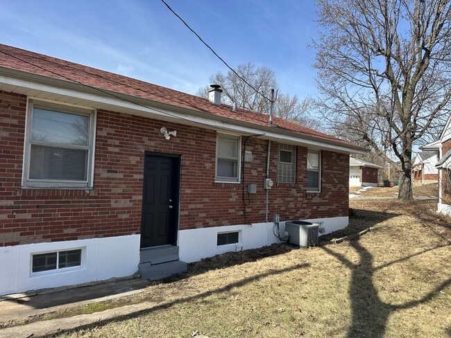 Building Photo - 9300 Ardmore Dr