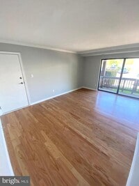 Building Photo - 2754 Hollywood Rd