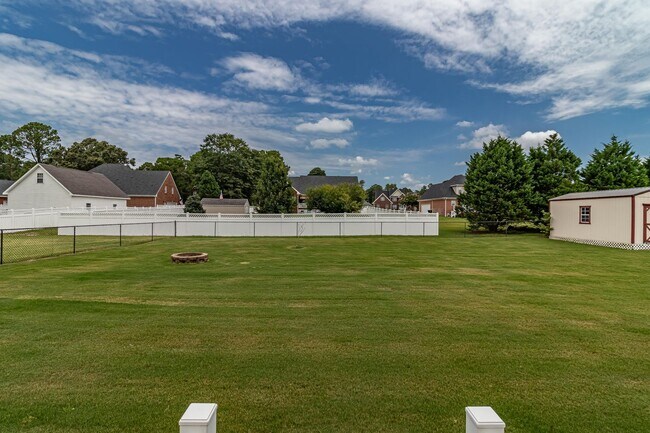 Building Photo - 109 Beatrice Dr