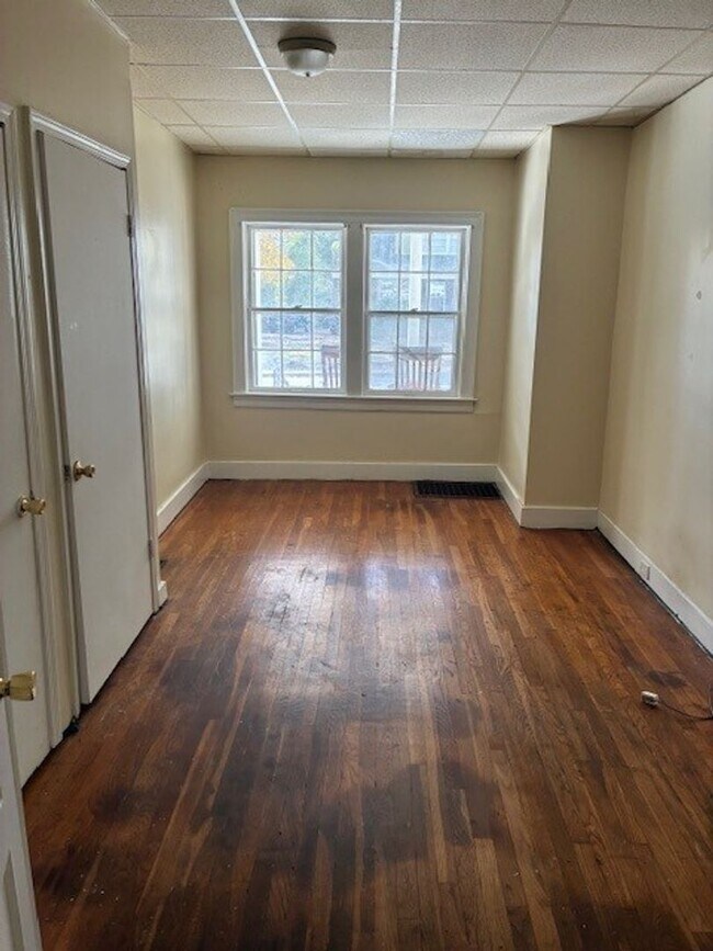 Building Photo - 541 Greenwood Ave