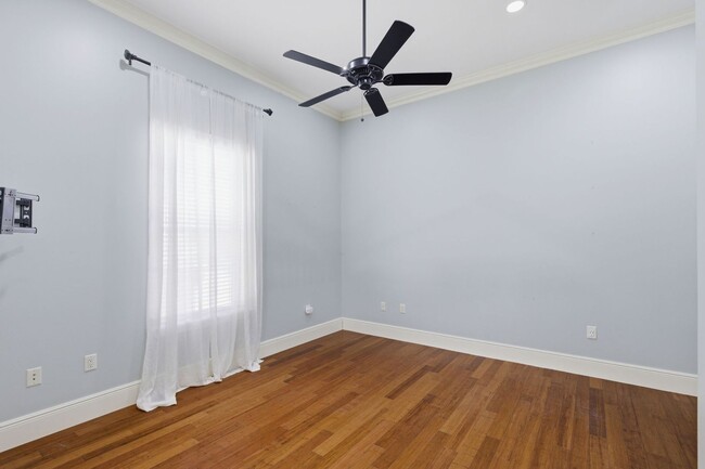 Building Photo - 1549 L'Acadie Dr